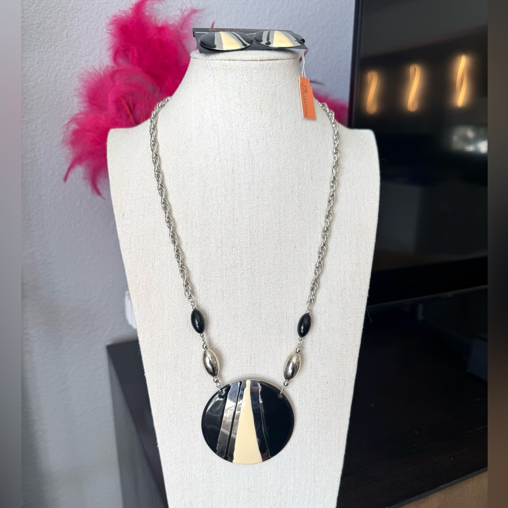 Vintage The Collection Silver and Black Necklace Set
